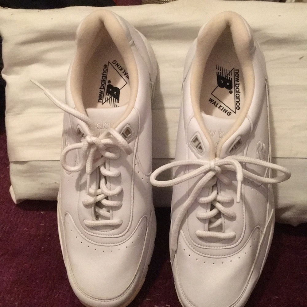 NEW BALANCE 810 WALKING SNEAKERS